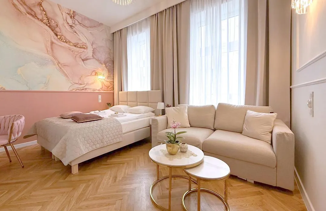 Upscale Apartments - Ac In Rooms, Ensuite Bathrooms, Lift - 8 Mins To Main Square-1