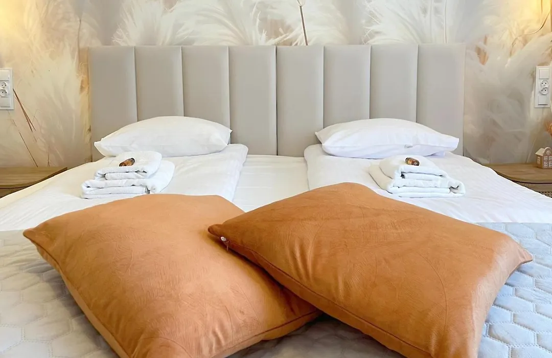 Upscale Apartments - Ac In Rooms, Ensuite Bathrooms, Lift - 8 Mins To Main Square-1