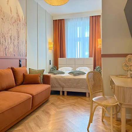 Upscale Apartments - Ac In Rooms, Ensuite Bathrooms, Lift - 8 Mins To Main Square-2