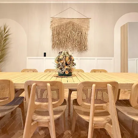 Upscale Apartments - Ac In Rooms, Ensuite Bathrooms, Lift - 8 Mins To Main Square-2