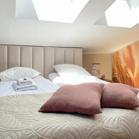 Upscale Apartments - Ac In Rooms, Ensuite Bathrooms, Lift - 8 Mins To Main Square-3